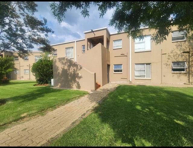 3 BEDROOM TOWNHOUSE FOR SALE IN ALBERANTE